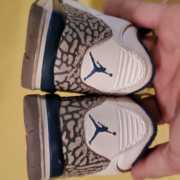 Air Jordan Retro 3 - Child Size 6C - Picture 15 of 16